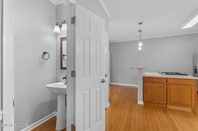 10708 Prince Albert Way — Photo 44
