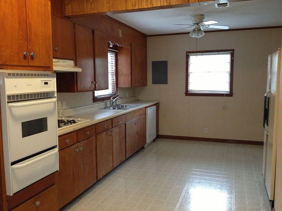 2nd image of 601 Magnolia St