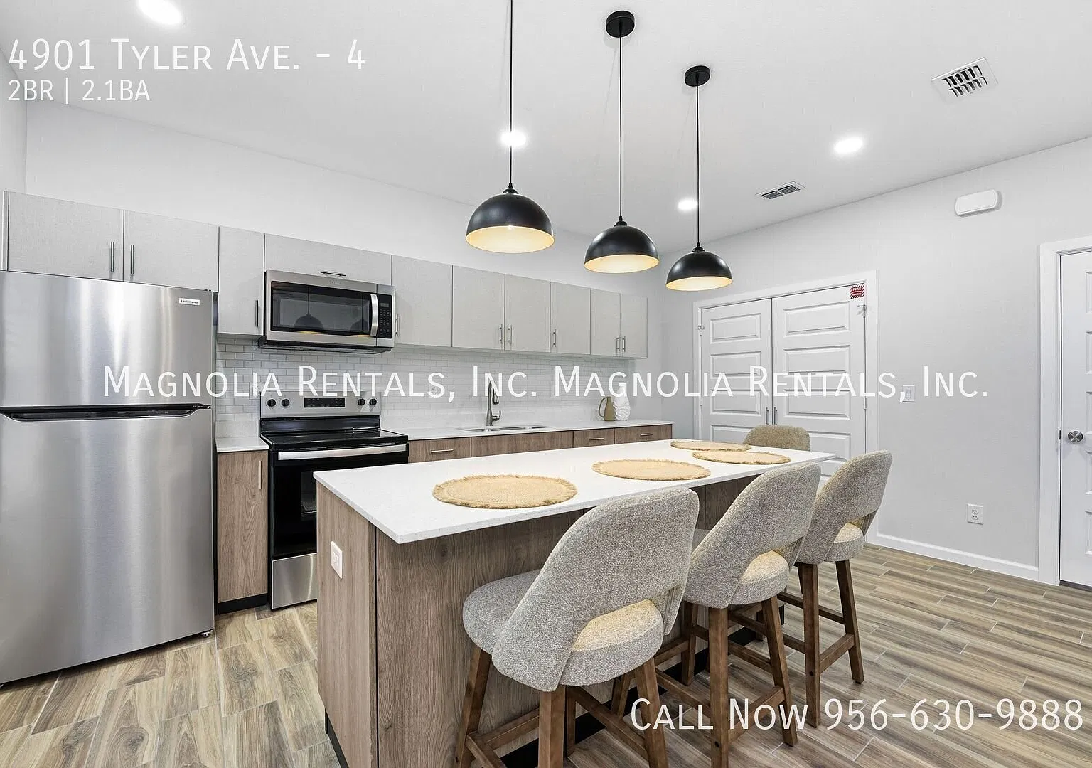 Modern 2BR Townhome with Private Yard — Photo 4