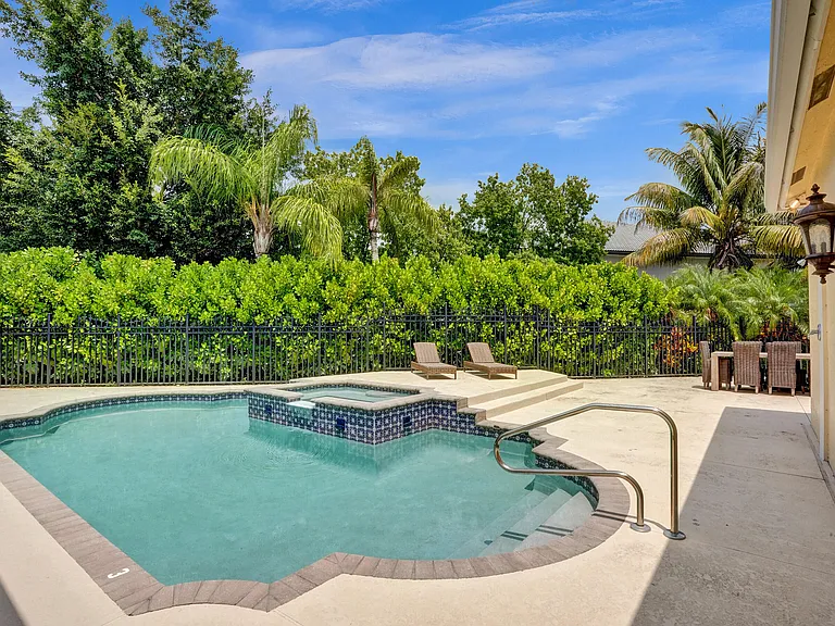 15910 Lindbergh Ln — Photo 42