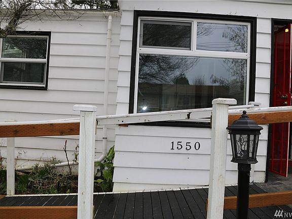 3rd image of 1550 Marguerite Ave