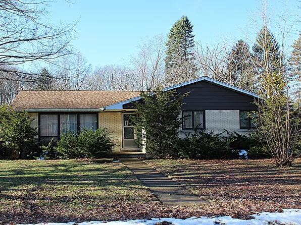 2718 Wellington Rd, Erie, PA 16506