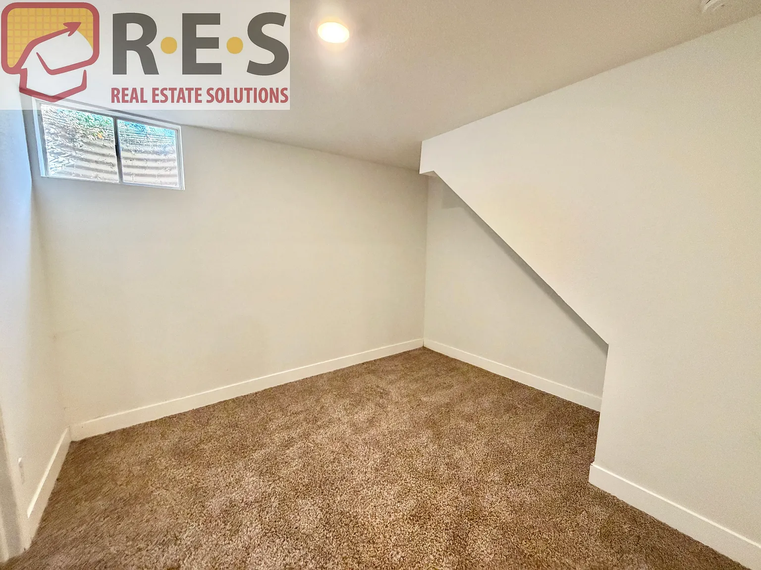 6 bed, 2000 sqft, $2,272 — Photo 4