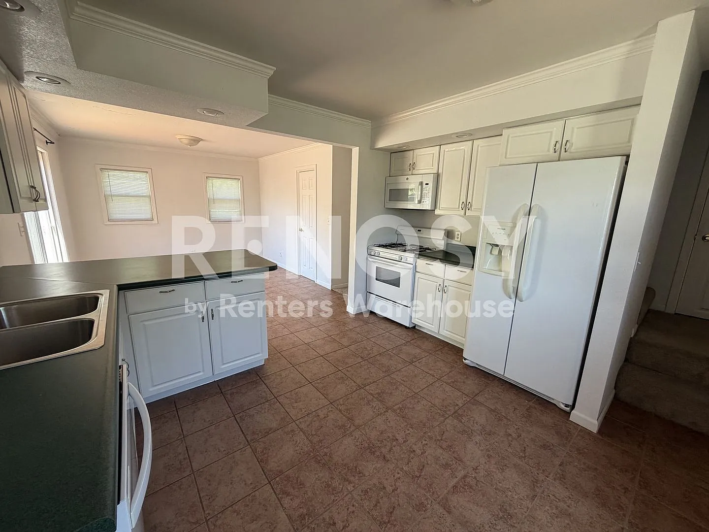 Available NOW! 4 Bedroom 2 Bath Single Family Home in Rochester — Photo 4