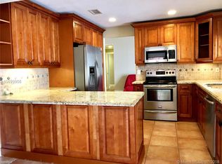 8220 NW 167th St, Miami Lakes, FL 33016