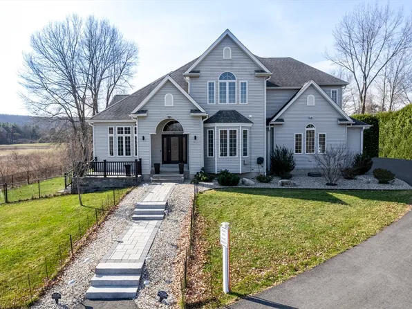 36 & 36R Holly Cir, Easthampton, MA 01027