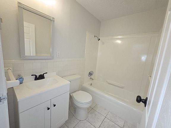 5th image of 7 Chapel Hill Dr APT 11