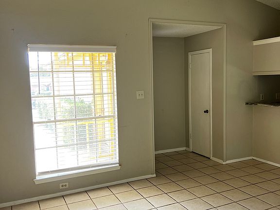 3rd image of 12301 Dellrey Dr #B