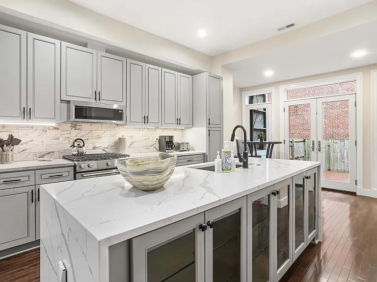 327 E Capitol St SE #2 — Photo 12