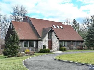 6 Forest Rdg, Upper Saddle River, NJ 07458