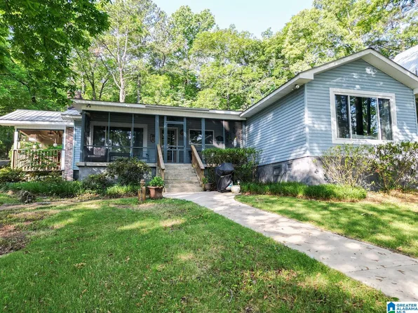 490 S Lakeshore Dr, Talladega, AL 35160