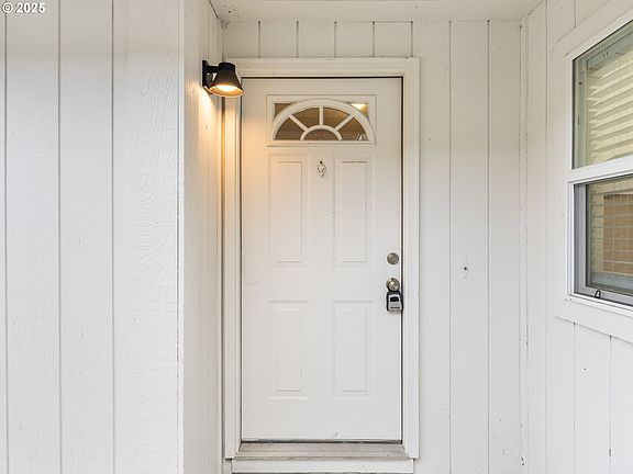 4th image of 3005 NE 103rd Loop Unit B