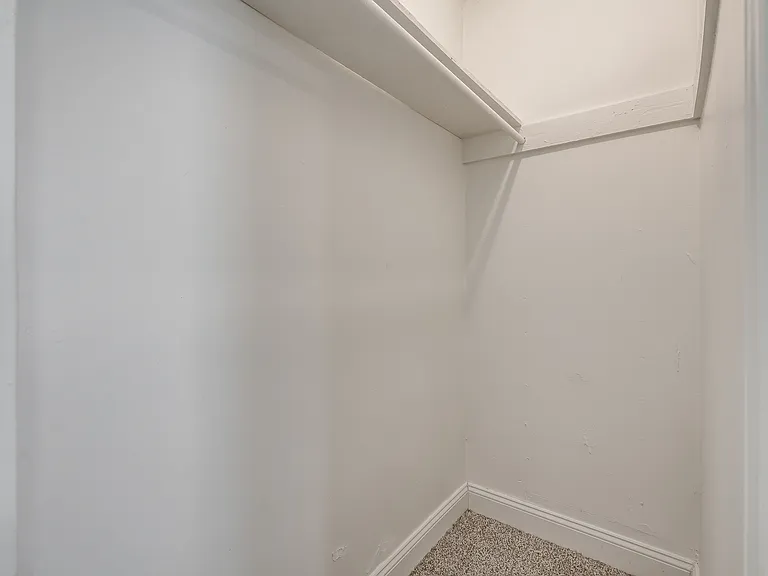 208 E Carson St — Photo 26