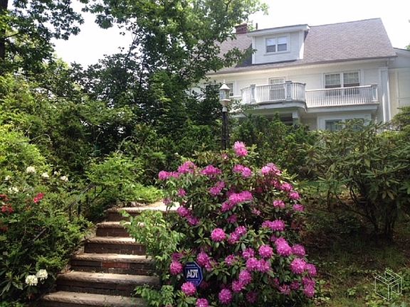 2nd image of 33 Clarendon Pl