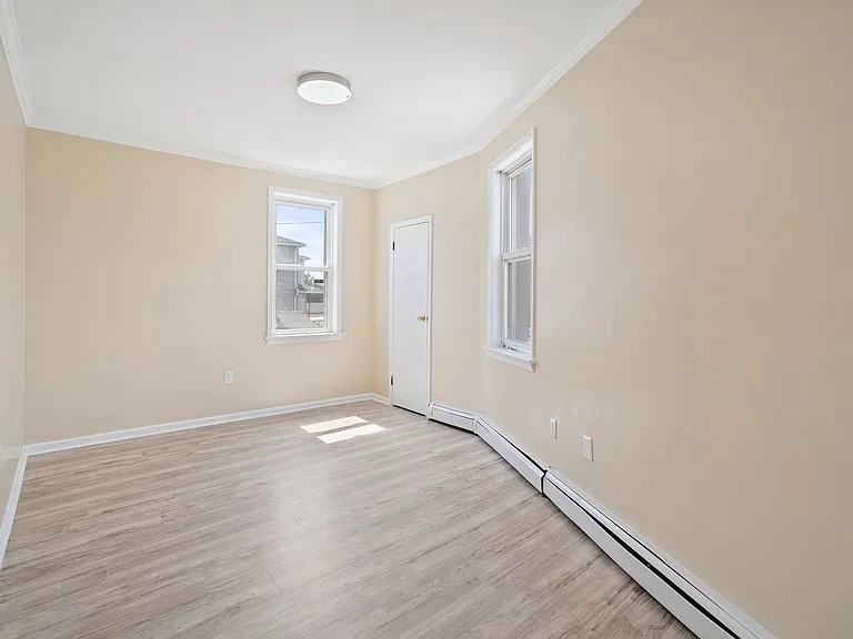 230-236 Trumbull St #B — Photo 13