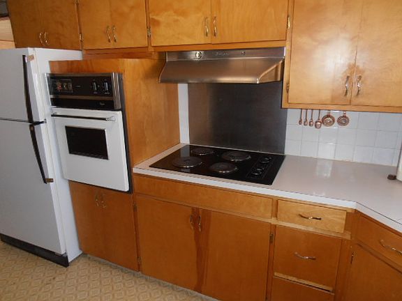 5th image of 204 3rd Ave S
