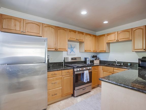 3rd image of 215 Bonair St Unit 10