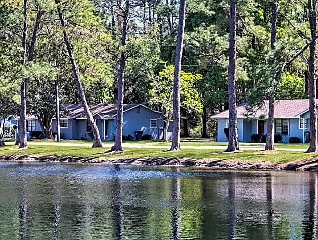 Country Lakes Apartments — Photo 2