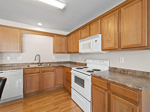 5th image of 327 NE Olivewood