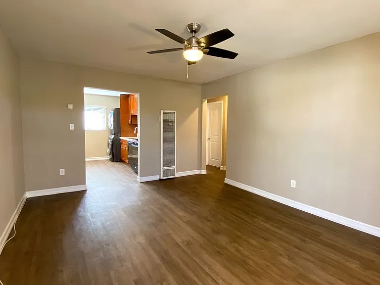 CG - Euclid Apartments — Photo 2