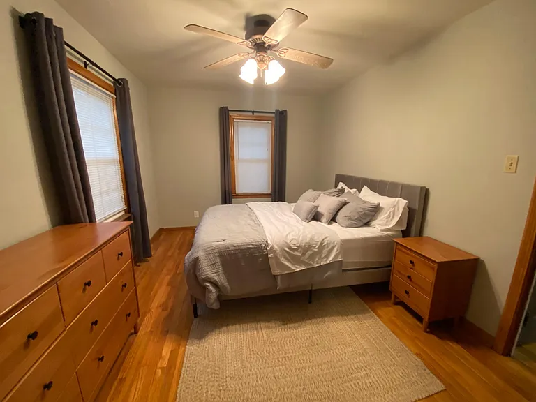 Queen room