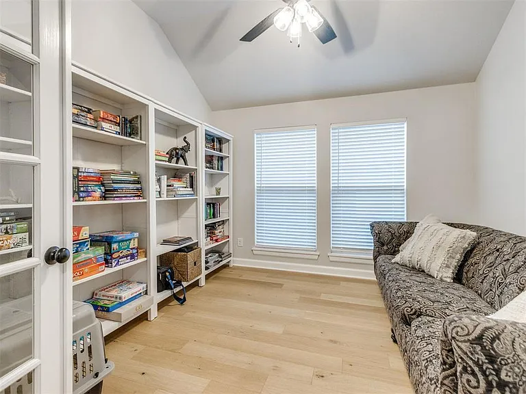 10516 NW 33rd Pl — Photo 22