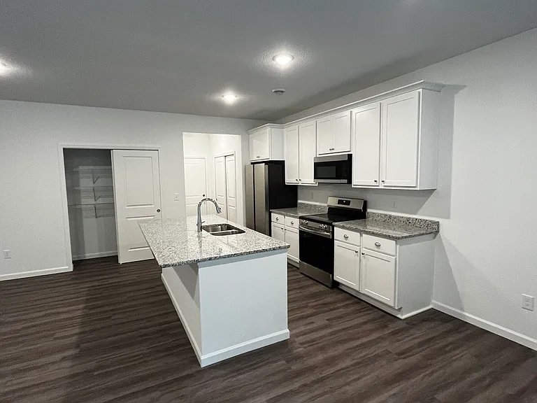 13903 Oakwood Dr — Photo 5