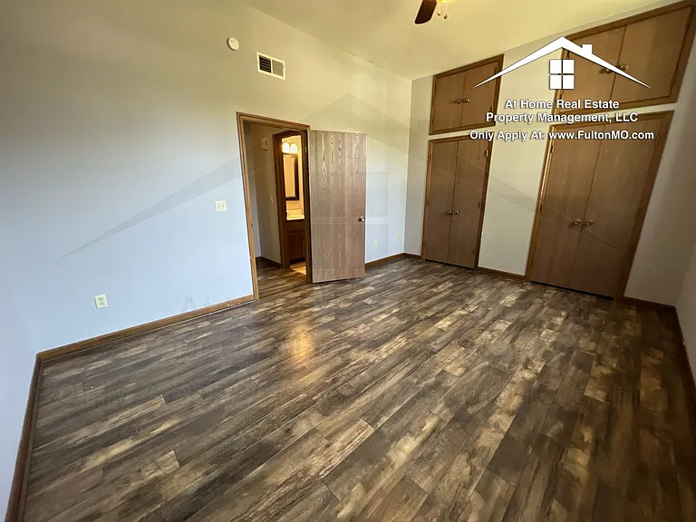 103 E 10th St #2 — Photo 13