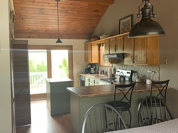 3rd image of 706 Hillsdale Dr