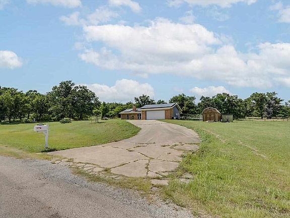 2nd image of 374 NW Cheyenne Dr