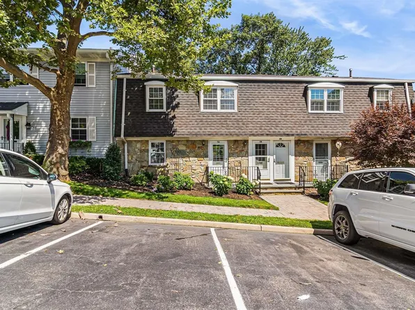 10 Harbour Lane #5A, Oyster Bay, NY 11771