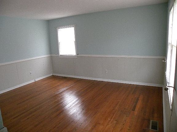 3rd image of 615 Cleveland St