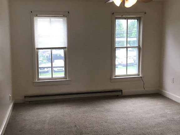 5th image of 726 Lincoln Way E #B