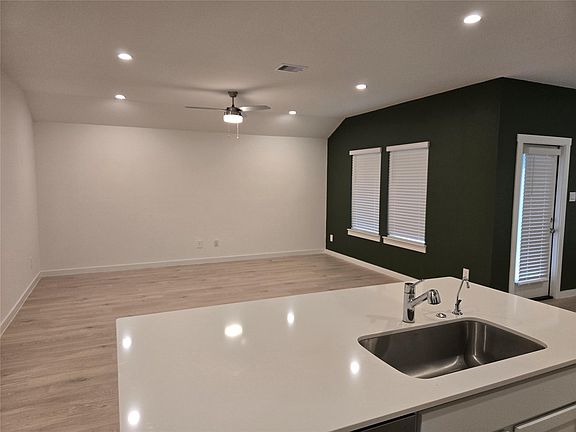 4th image of 31710 Carlisle Cove Ct