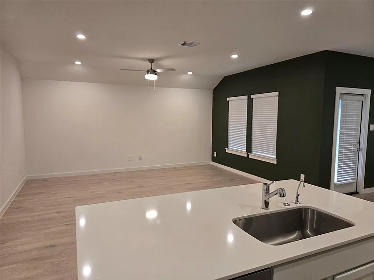 31710 Carlisle Cove Ct — Photo 4