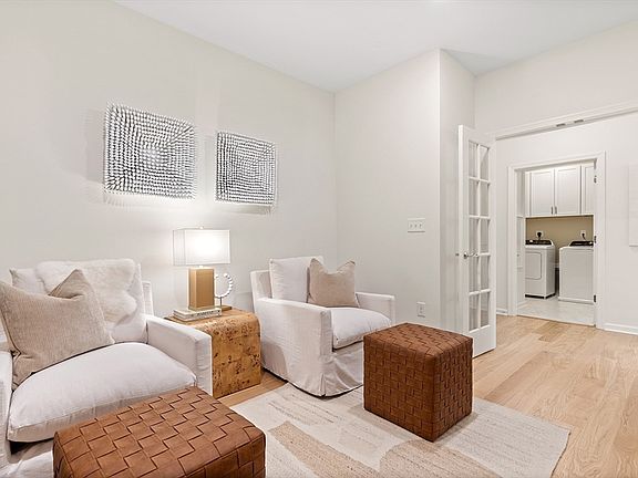 4th image of 5 Peters Farm Way #304