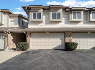 1017 Arbor Ct, Mount Prospect, IL 60056
