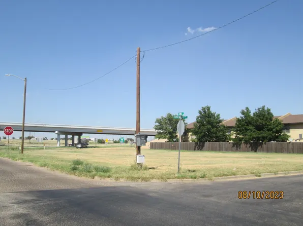 2400 Ennis St, Plainview, TX 79072