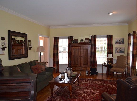 4th image of 604 Nichole Ln