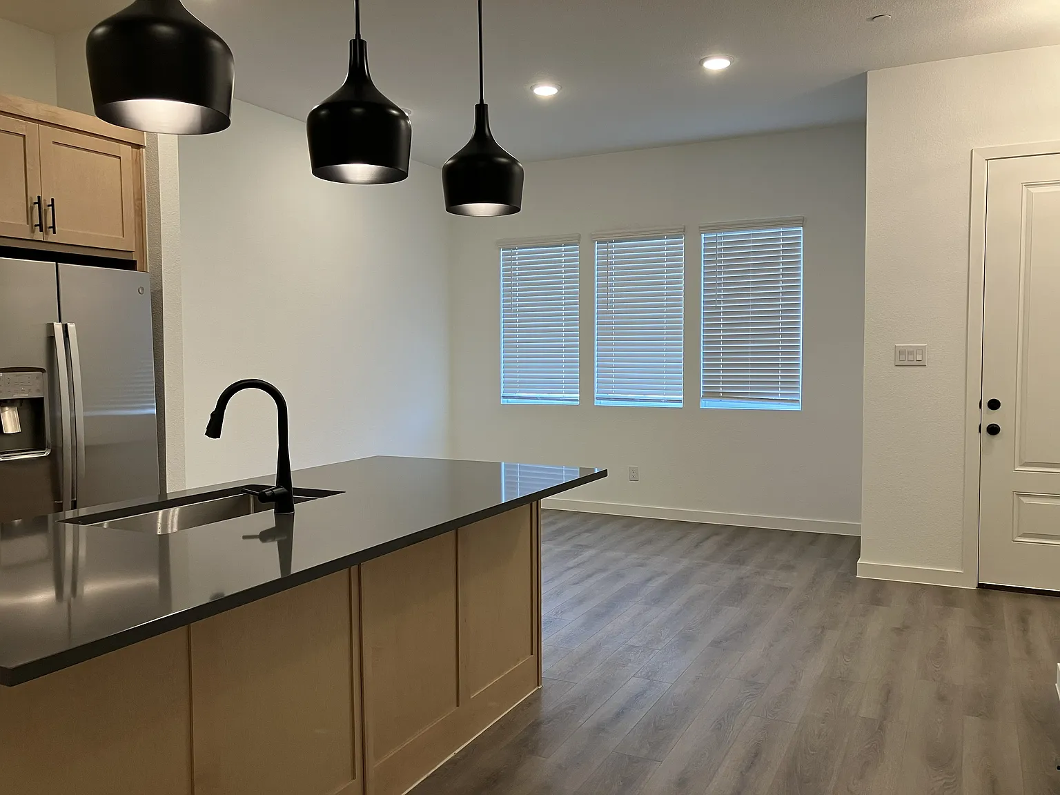 3 bed, 2.5 bath, 1526 sqft, $2,700 — Photo 3