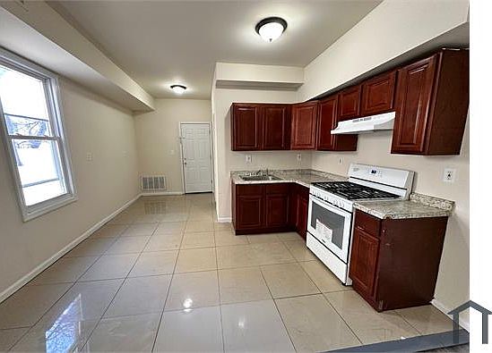 1st image of 521 S 17th St APT 1L