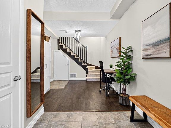 2nd image of 9 Bloom Cres