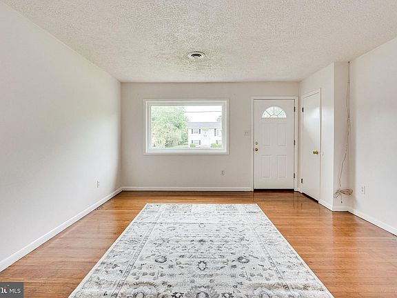 4th image of 9519 Damascus Dr