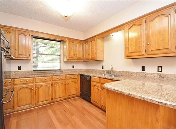 4th image of 911 King Arthur Dr