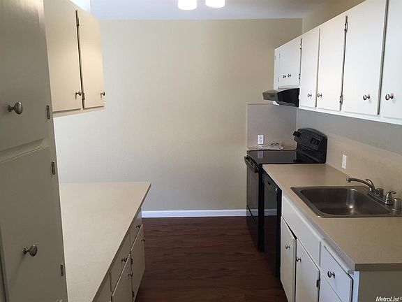 4th image of 739 Borchard Ct