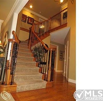 FOYER (3).JPG