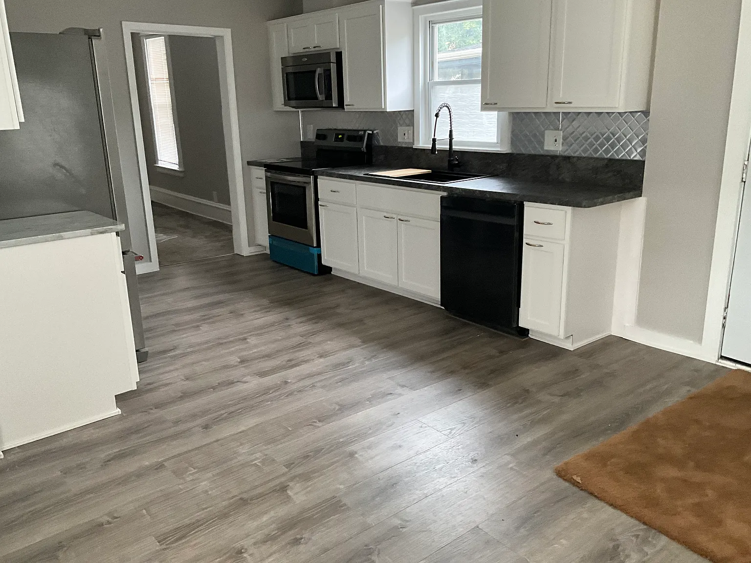 712 24th Ave NE — Photo 1