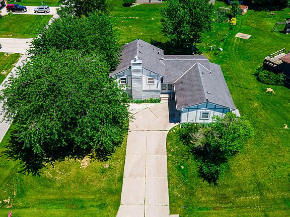 2nd image of 4200 Thornhill Dr