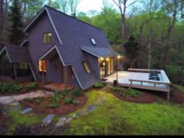 17 Hooper Chastain Rd, Tuckasegee, NC 28783