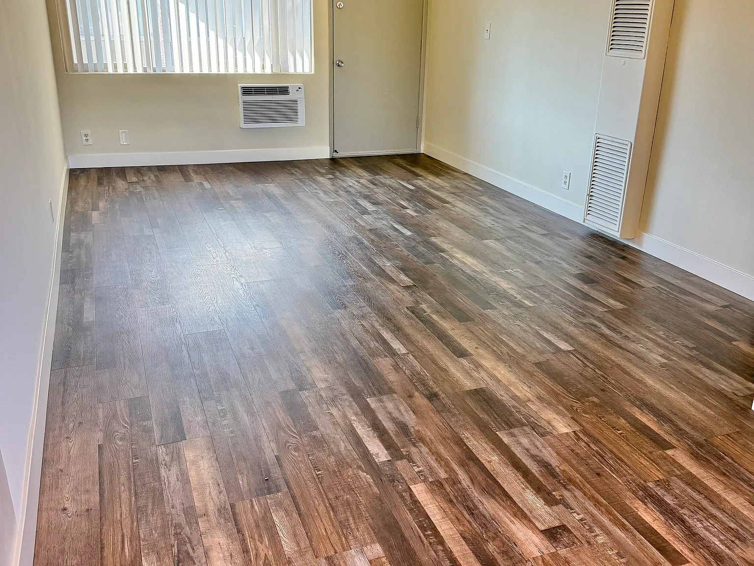 Village Glen Apartments — Photo 4